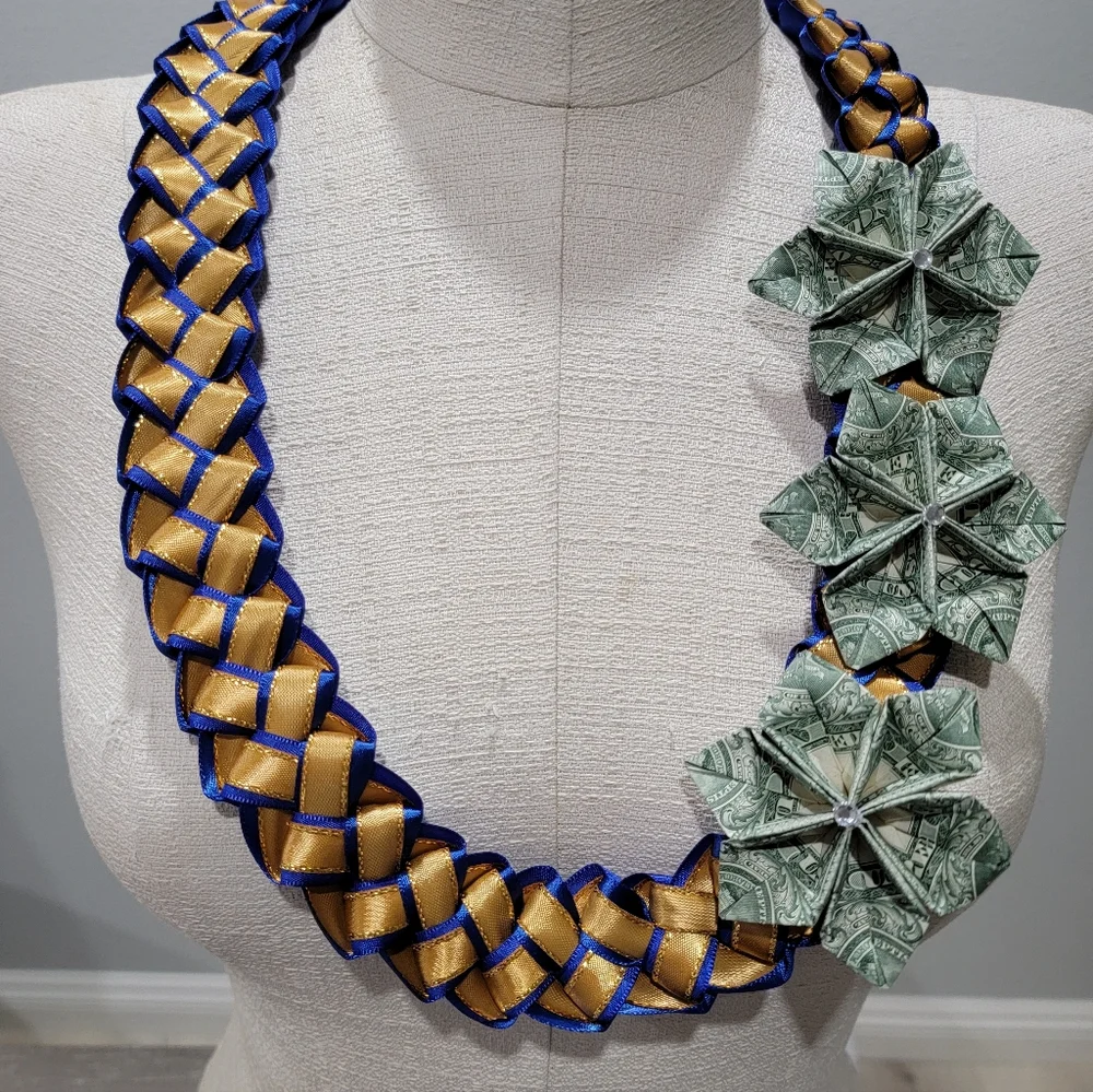 Graduation Money Lei - Picture 2 of 5